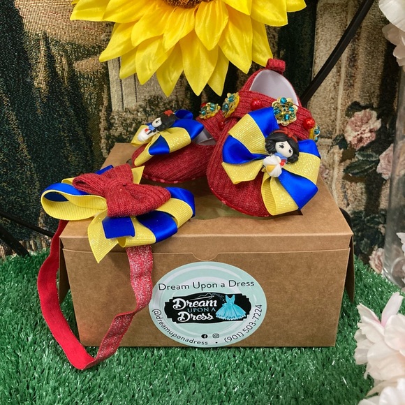 Snow White Baby Shoes - Picture 4 of 5